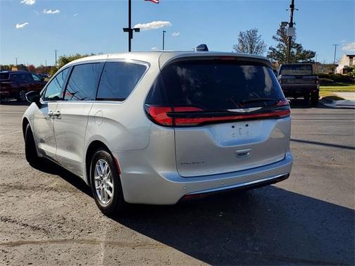 2024 Chrysler Pacifica Touring-L