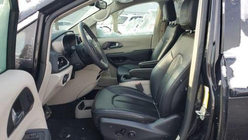 2024 Chrysler Pacifica Touring-L