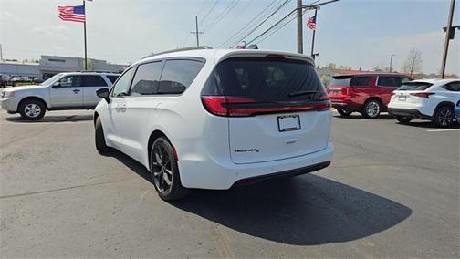 2024 Chrysler Pacifica Touring-L