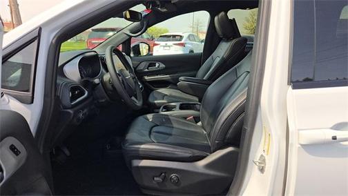 2024 Chrysler Pacifica Touring-L