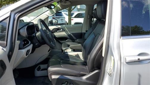 2023 Chrysler Pacifica Touring-L