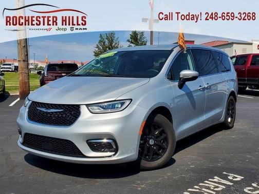 2023 Chrysler Pacifica Touring-L