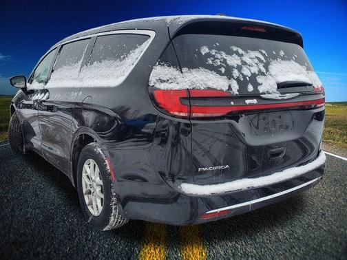 2024 Chrysler Pacifica Touring-L