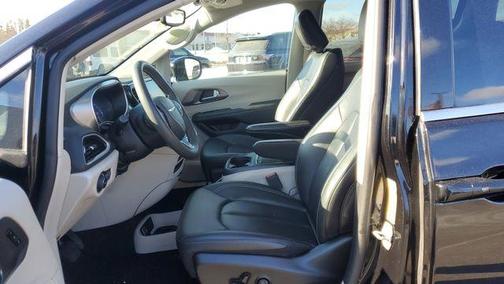 2024 Chrysler Pacifica Touring-L