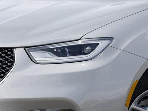 Silver Mist Clearcoat 2026 Chrysler Pacifica Select
