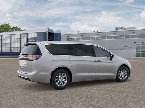Silver Mist Clearcoat 2026 Chrysler Pacifica Select
