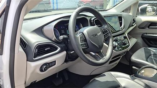 2023 Chrysler Pacifica Touring-L