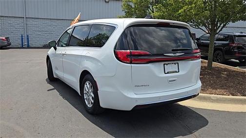2023 Chrysler Pacifica Touring-L