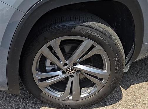 2024 Volkswagen Atlas Cross Sport 2.0T SEL R-Line