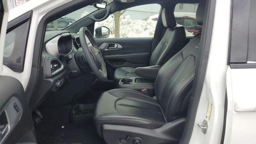 2023 Chrysler Pacifica Touring-L