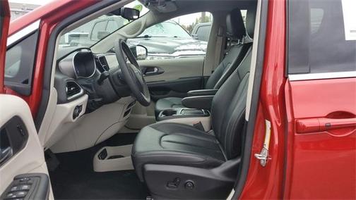 2024 Chrysler Pacifica Touring-L