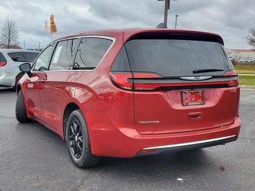 2024 Chrysler Pacifica Touring-L