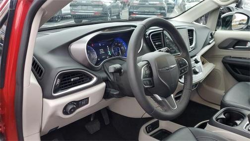 2024 Chrysler Pacifica Touring-L
