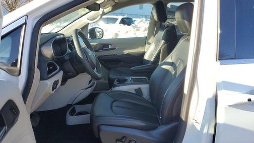 2024 Chrysler Pacifica Touring-L