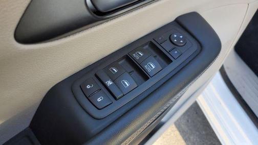 2024 Chrysler Pacifica Touring-L