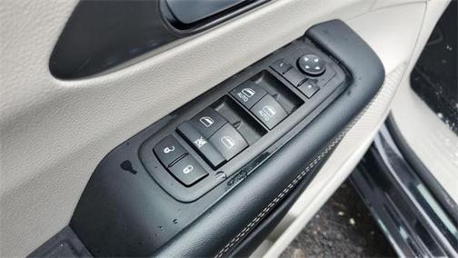 2024 Chrysler Pacifica Touring-L