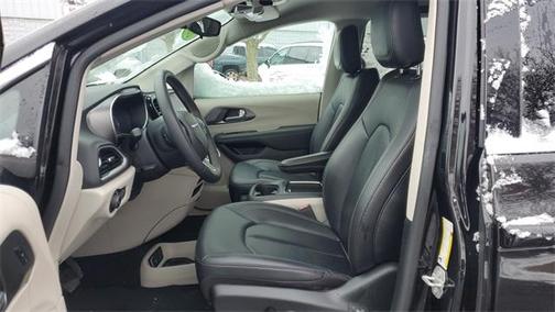 2024 Chrysler Pacifica Touring-L