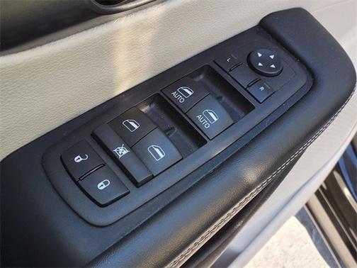 2024 Chrysler Pacifica Touring-L