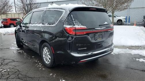 2024 Chrysler Pacifica Touring-L