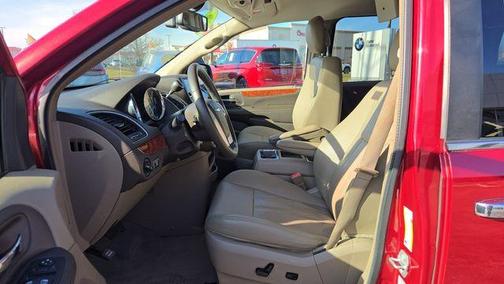 2016 Chrysler Town & Country Touring-L