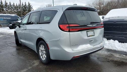 2024 Chrysler Pacifica Touring-L