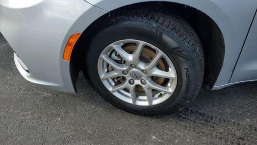 2024 Chrysler Pacifica Touring-L