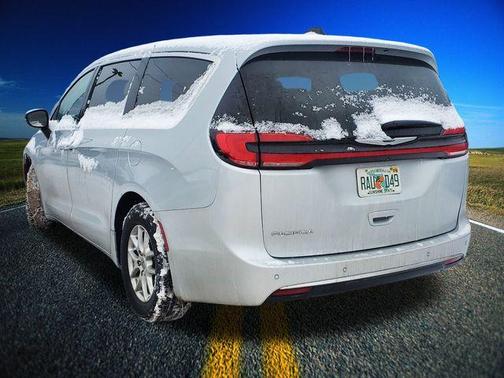 2024 Chrysler Pacifica Touring-L