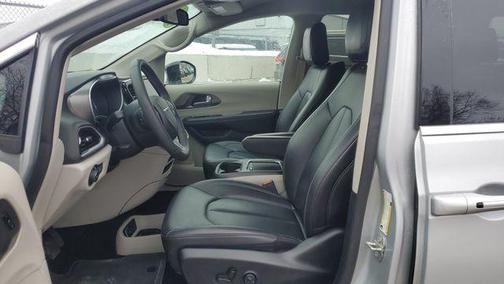 2024 Chrysler Pacifica Touring-L