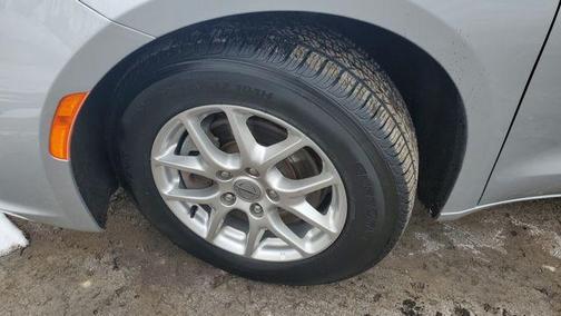 2024 Chrysler Pacifica Touring-L