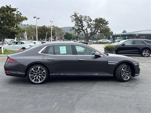 2024 Genesis G90 e-SC