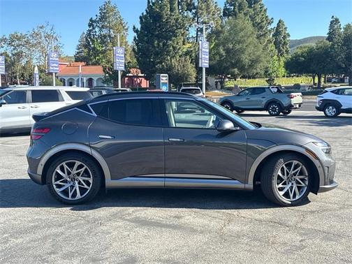 2023 Genesis GV60 Advanced