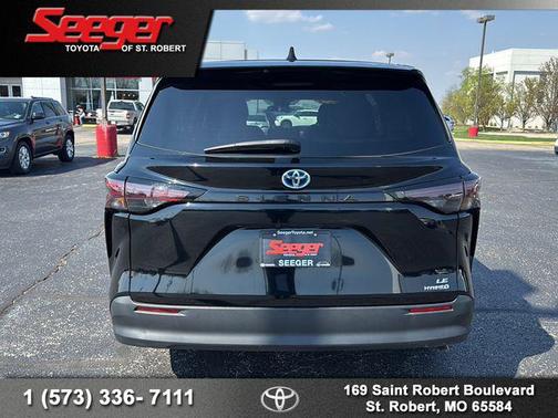 Midnight Black Metallic 2024 Toyota Sienna LE