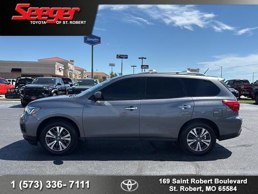 2017 Nissan Pathfinder SL