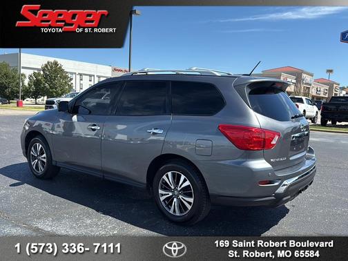 2017 Nissan Pathfinder SL