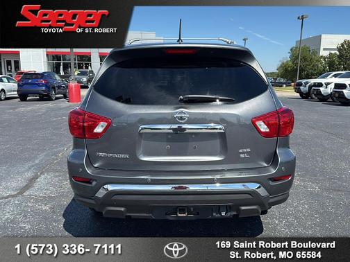 2017 Nissan Pathfinder SL