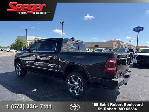Diamond Black Crystal Pearlcoat 2022 RAM 1500 Limited