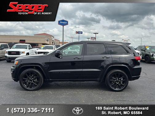 Diamond Black Crystal Pearlcoat 2018 Jeep Grand Cherokee Altitude
