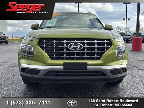 Green Apple 2022 Hyundai VENUE SEL
