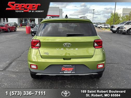 Green Apple 2022 Hyundai VENUE SEL