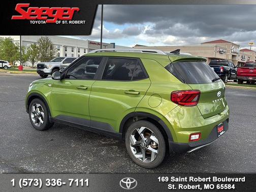 Green Apple 2022 Hyundai VENUE SEL
