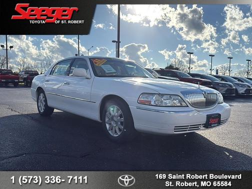 2011 Lincoln Town Car Signature