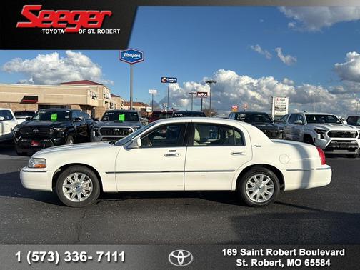 2011 Lincoln Town Car Signature