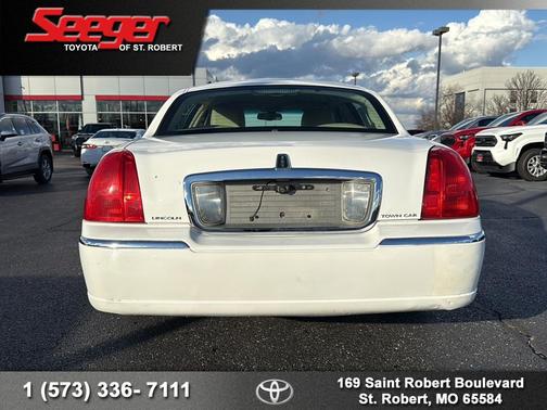2011 Lincoln Town Car Signature