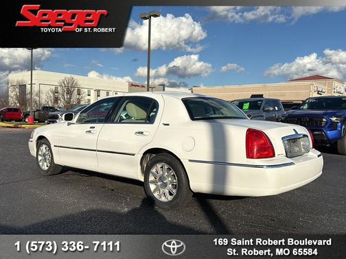 2011 Lincoln Town Car Signature