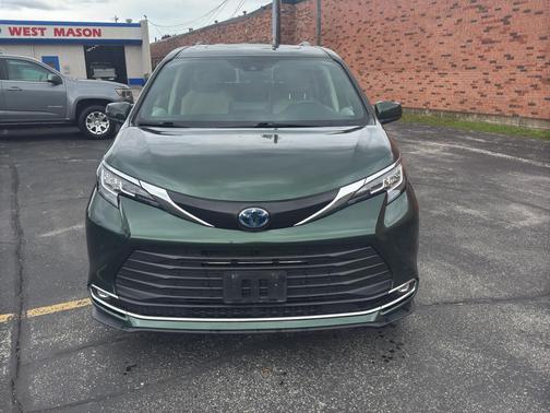 2022 Toyota Sienna XLE