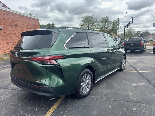 2022 Toyota Sienna XLE