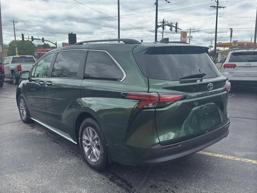 2022 Toyota Sienna XLE