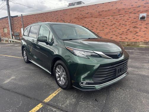 2022 Toyota Sienna XLE