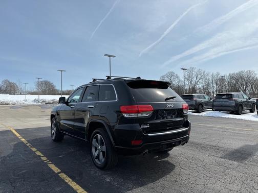 Photo 3 of 10 of 2016 Jeep Grand Cherokee Overland