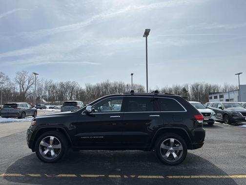 Photo 4 of 10 of 2016 Jeep Grand Cherokee Overland